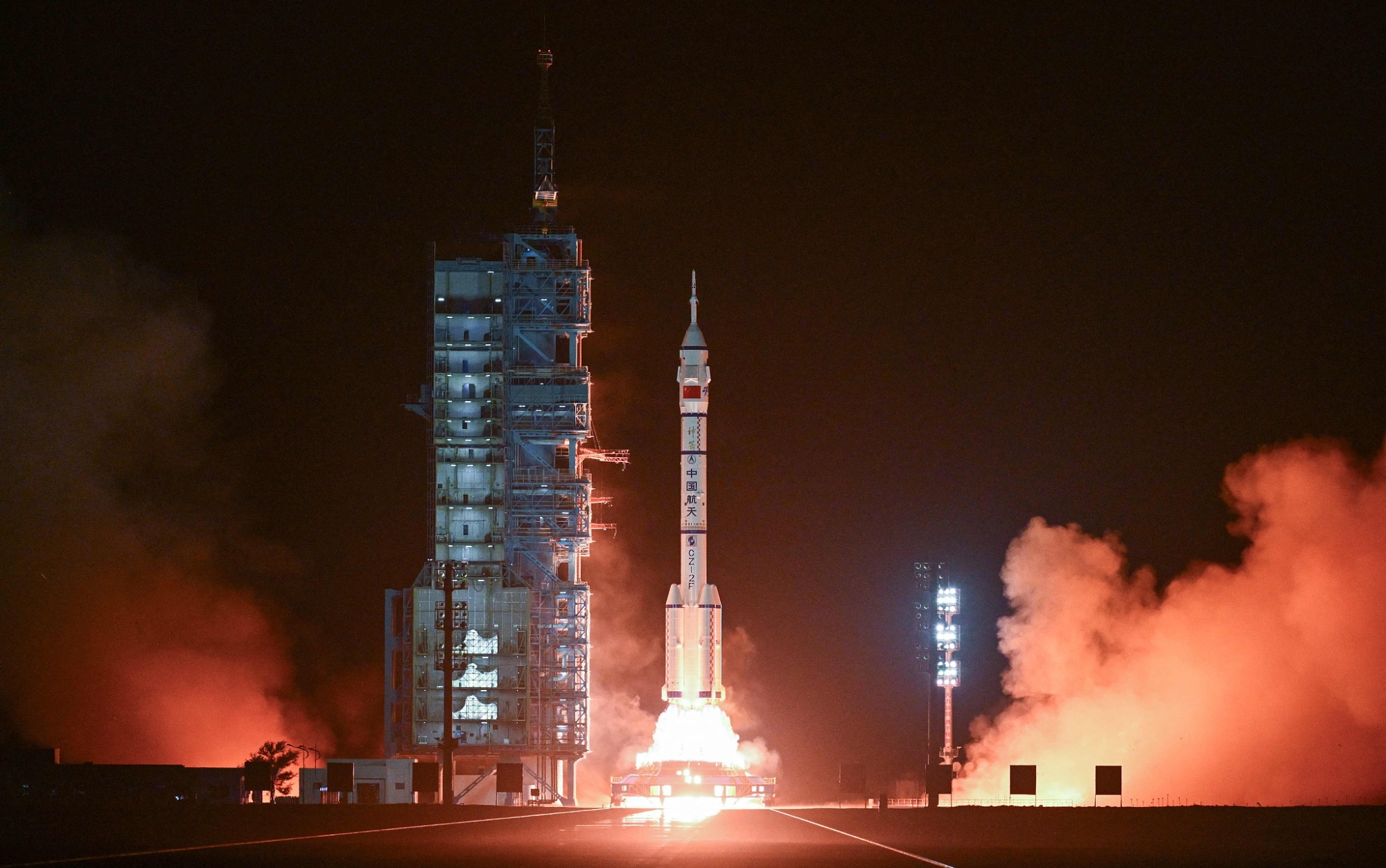 神舟十五号，探索宇宙的壮丽启航,神舟十五号发射时间及地点