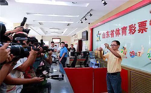 怎样买彩票才容易中奖，科学方法与心态并重,怎样买彩票才容易中奖