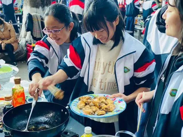 双色球中的二与六奇缘——揭秘那些令人瞩目的开奖瞬间,二与六数合成双双色球那期出过